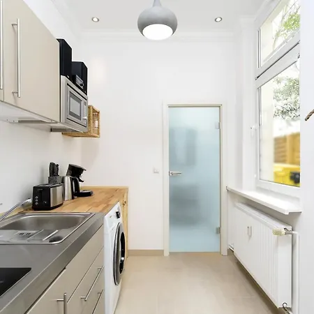 The Koburger Ii - Stylish With Extra High Bed For Kids, 45m2 Space, Ideal For Families With Kids Or Couples Berlin