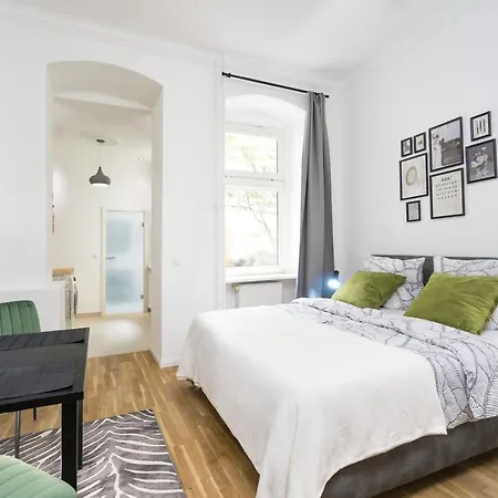 The Koburger Ii - Stylish With Extra High Bed For Kids, 45m2 Space, Ideal For Families With Kids Or Couples * Berlin