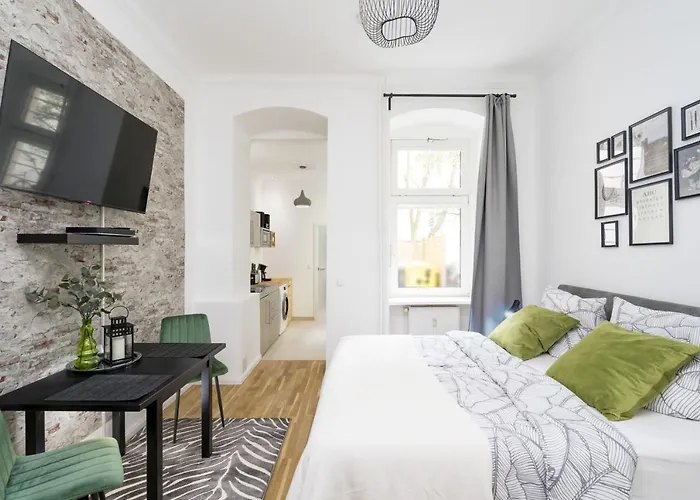 The Koburger Ii - Stylish With Extra High Bed For Kids, 45m2 Space, Ideal For Families With Kids Or Couples Berlin