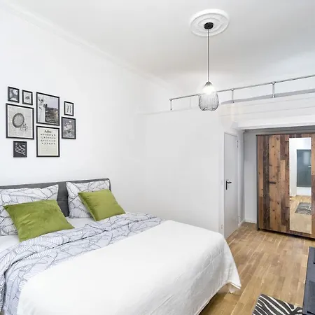 The Koburger Ii - Stylish With Extra High Bed For Kids, 45m2 Space, Ideal For Families With Kids Or Couples * Berlin