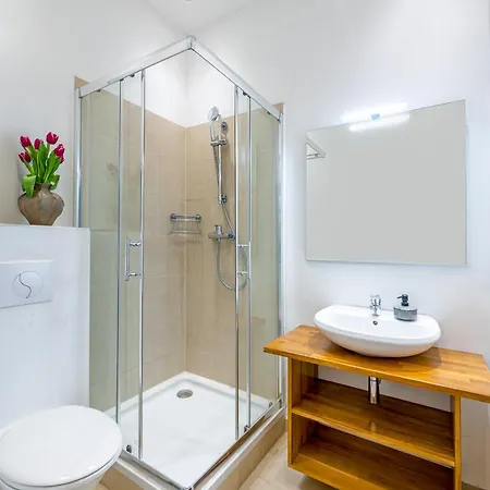 The Koburger Ii - Stylish With Extra High Bed For Kids, 45m2 Space, Ideal For Families With Kids Or Couples شقة *