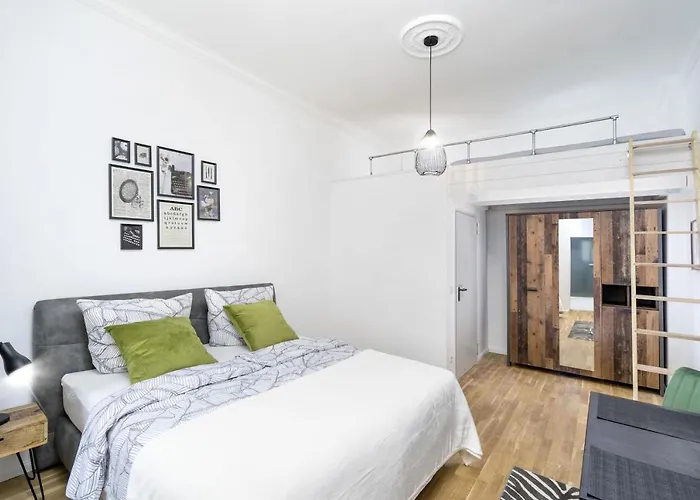 The Koburger Ii - Stylish With Extra High Bed For Kids, 45m2 Space, Ideal For Families With Kids Or Couples * Berlim