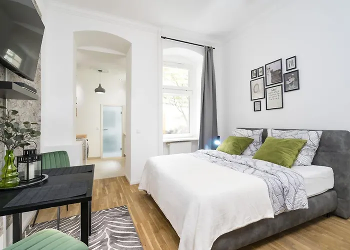 The Koburger Ii - Stylish With Extra High Bed For Kids, 45m2 Space, Ideal For Families With Kids Or Couples * Berlim