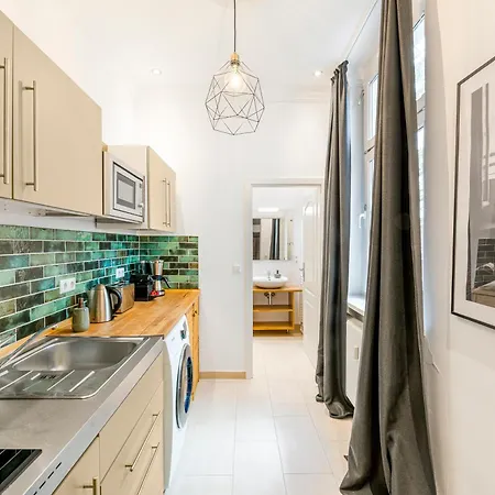 The Koburger Ii - Stylish With Extra High Bed For Kids, 45m2 Space, Ideal For Families With Kids Or Couples ברלין